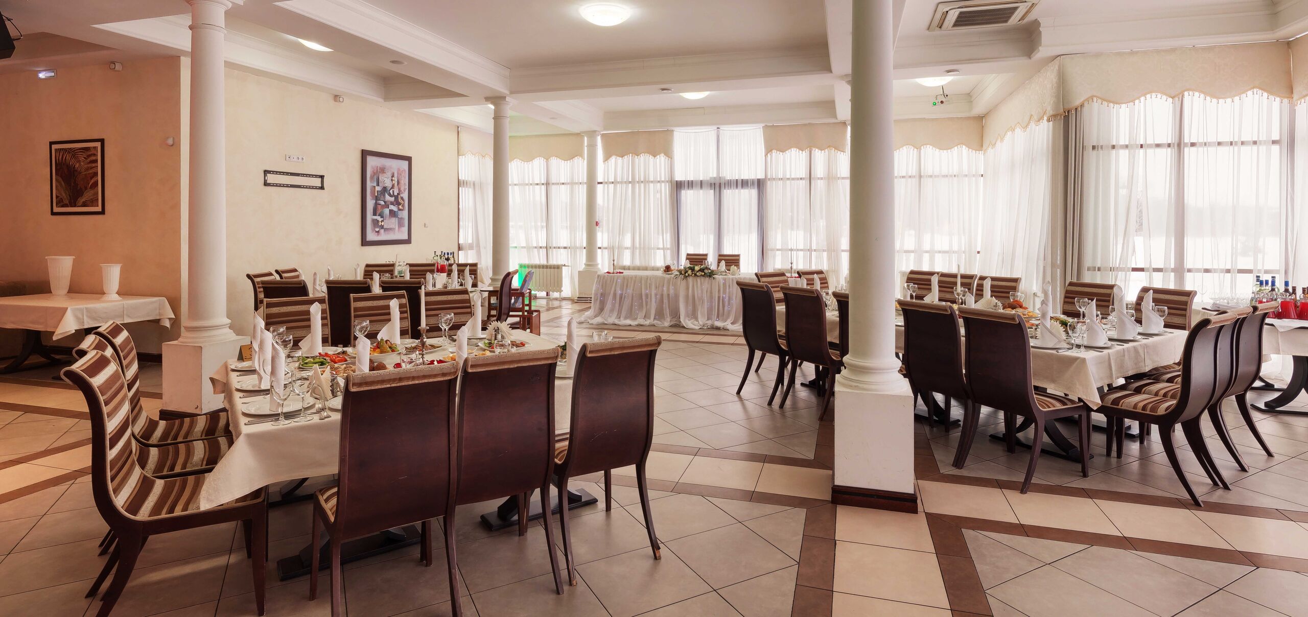фотография интерьера Рестораны Рестораны отеля SK Royal Yaroslavl на 3 мест Краснодара