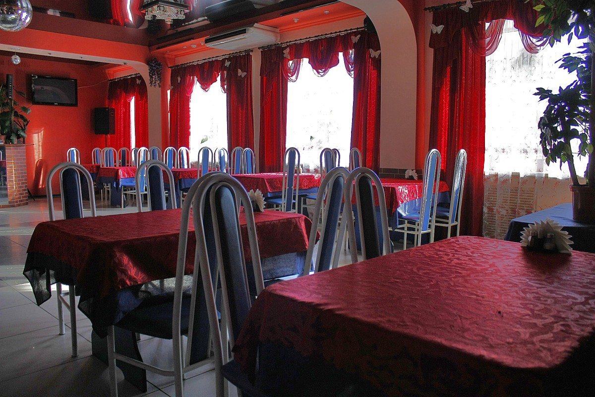 фотография зала для мероприятия Кафе Шахерезада на 70 посадочных мест номеров Краснодара